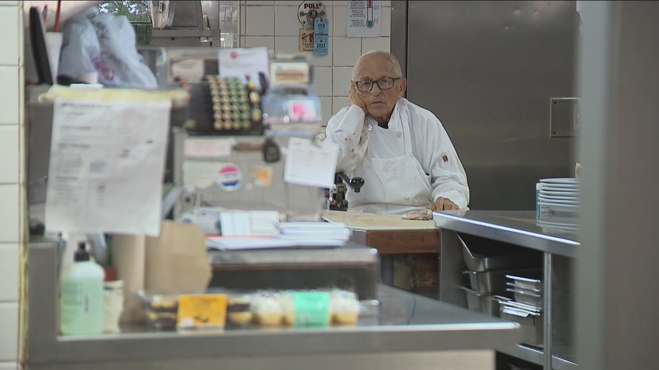 'It?s hard to say goodbye': Petey?s Bungalow in Oak Lawn closes after 63 years