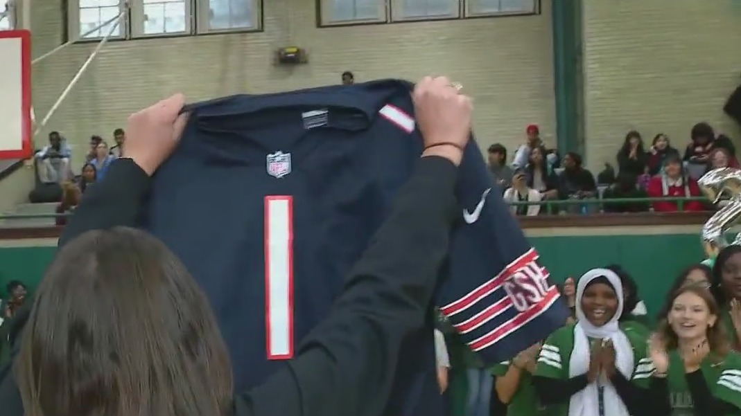 Edgewater's Senn High School gets loud for Orange Friday