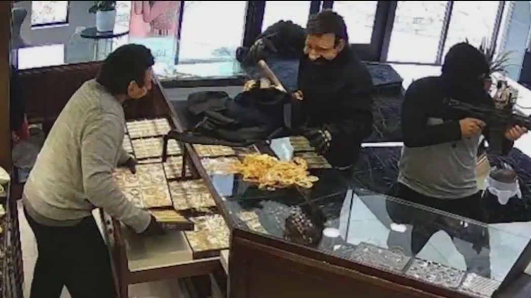 FBI Chicago offers $15K reward in tracking Halloween-masked thieves in jewelry store heists