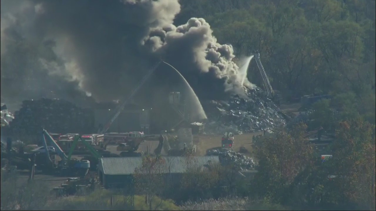 Large fire erupts at Joliet scrapyard | FOX 32 Chicago