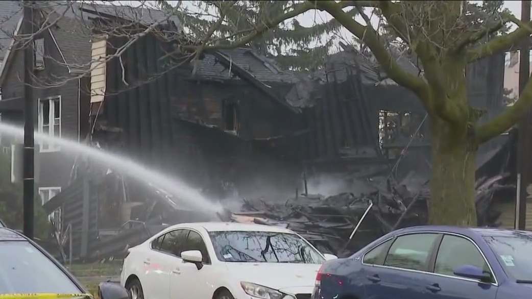 2 killed after being trapped in Cicero house fire | FOX 32 Chicago