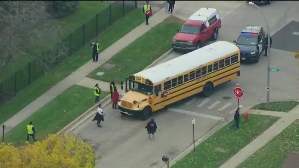 School bus with nearly 30 children on board collides with 2 vehicles in Elgin: police