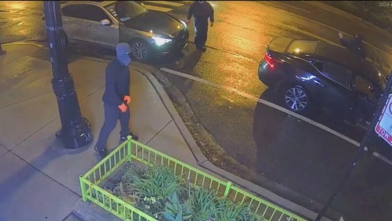 Burglars smash into businesses, steal money on Chicago?s Northwest Side