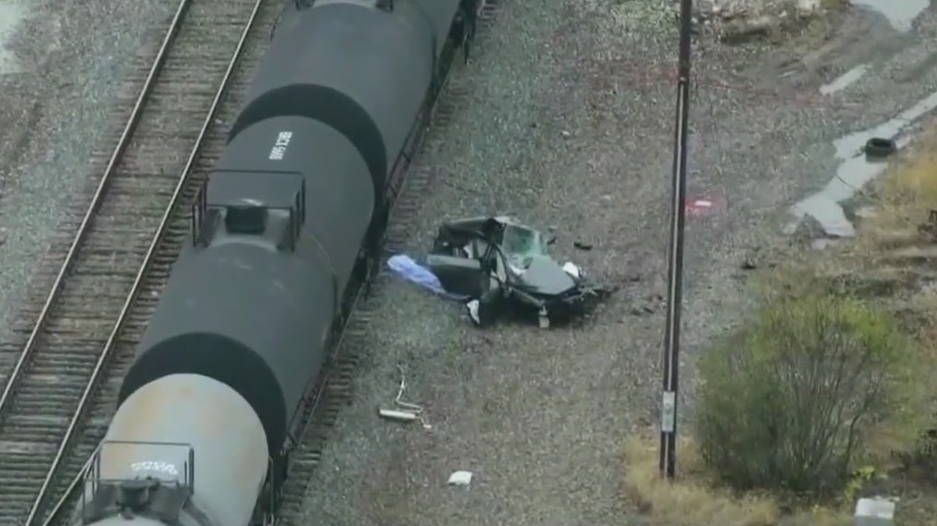 3 dead after crash involving vehicle, freight train in Harvey | FOX 32 ...