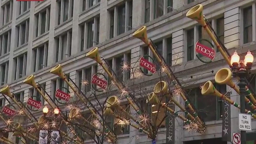 Chicago Thanksgiving Parade trots downtown