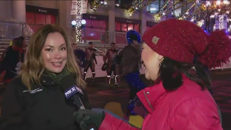 90th Annual Chicago Thanksgiving Day parade kicks off on State Street