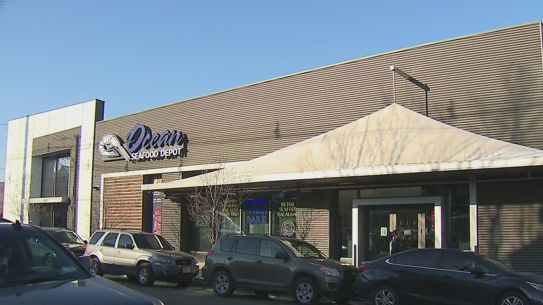 Newark Mayor condemns ICE raid at fish market