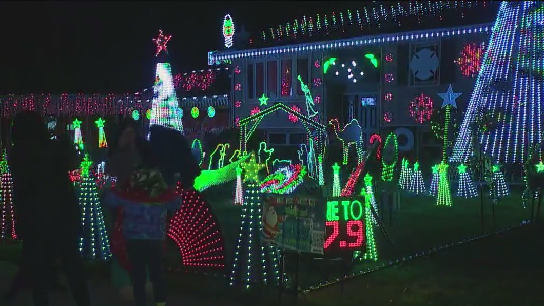 Indiana family goes all out to spread holiday cheer