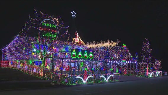 Hirsch Family Christmas lights display in Tinley Park offering pics with Santa