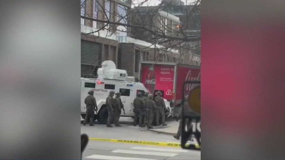 West Loop SWAT situation ends with arrest | FOX 32 Chicago