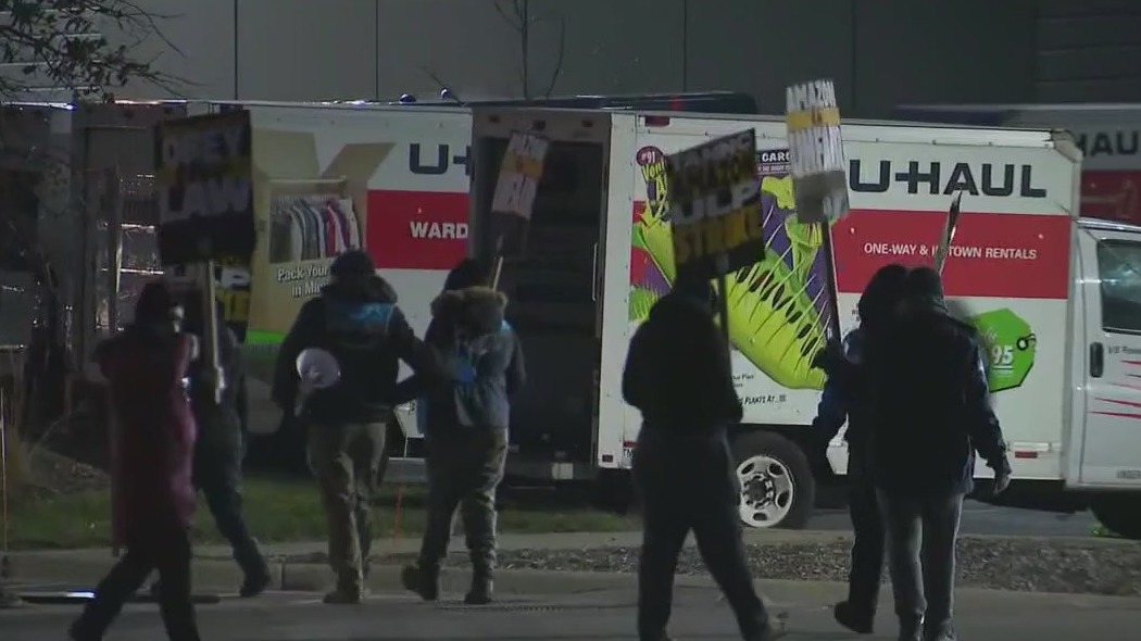 Amazon workers go on strike in Skokie during holiday rush