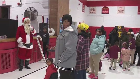 Holiday giveaway in Ford Heights draws large crowd