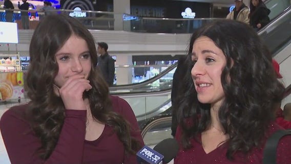 Last-minute shoppers dash to Woodfield Mall before Christmas