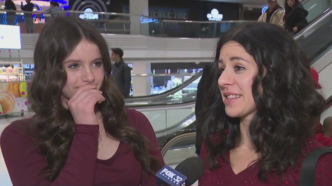 Last-minute shoppers dash to Woodfield Mall before Christmas