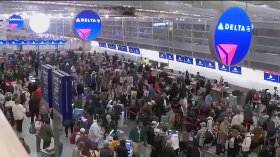 Turbulent weather causes headaches during busy travel period