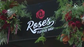 Derrick Rose's Flower Shop draws long lines of visitors in downtown Chicago