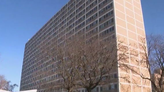 Chicago police fatally shoot knife-wielding man in Little Village apartment