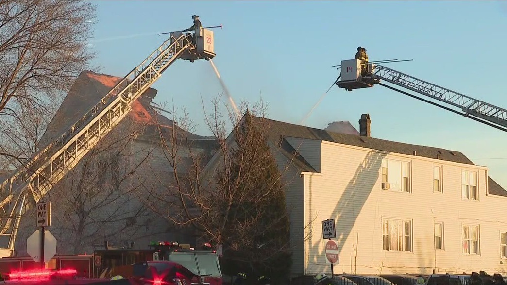 Chicago firefighters strike out West Humboldt Park blaze | FOX 32 Chicago