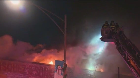 Large fire erupts at building in Chicago Lawn