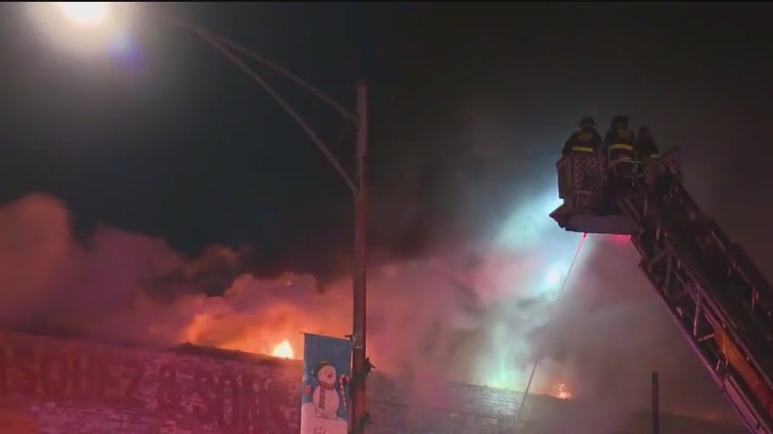 Large fire erupts at building in Chicago Lawn