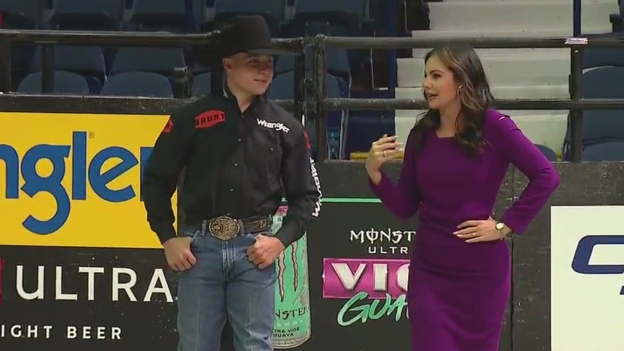 Professional bull riders grab Rosemont by the horns