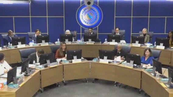 New Chicago School Board sworn into office