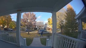 New video shows off-duty Chicago cop chasing stabbing suspect on Northwest Side