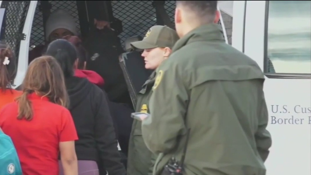 Chicagoans brace for possible ICE raids