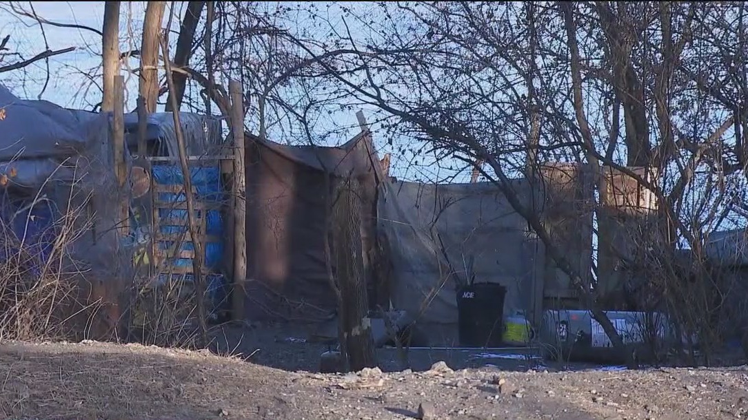 Elgin begins clearing out ?Tent City?