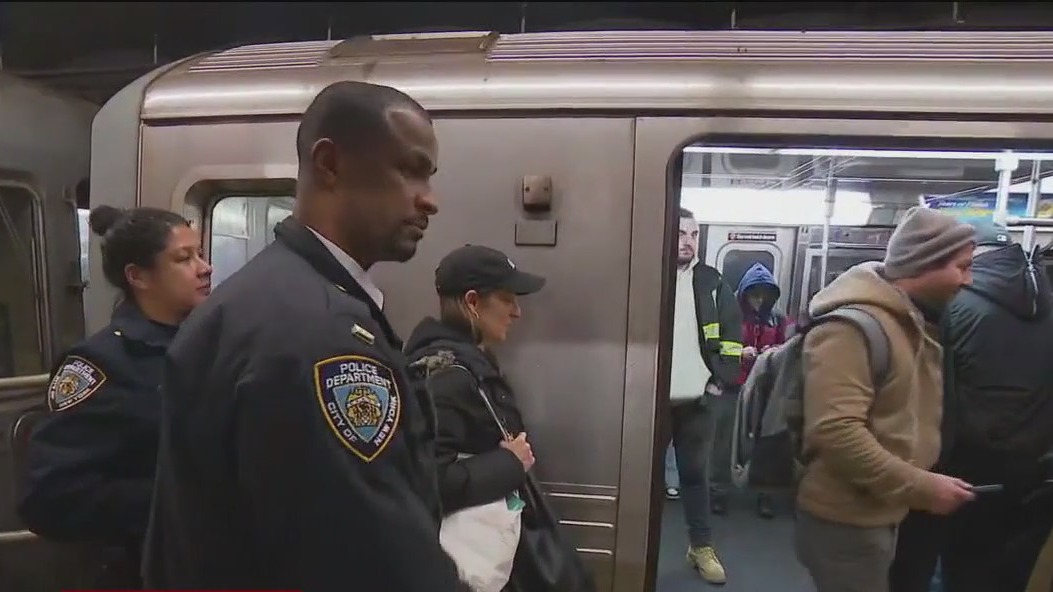 Man stabbed on M train near Rockefeller Center