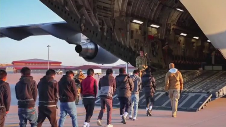 Colombia agrees to accept deported migrants after US tariff threats