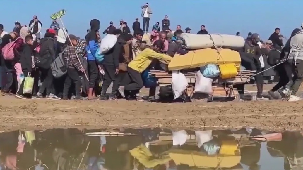 Palestinians stream back to northern Gaza after Israel lifts closure