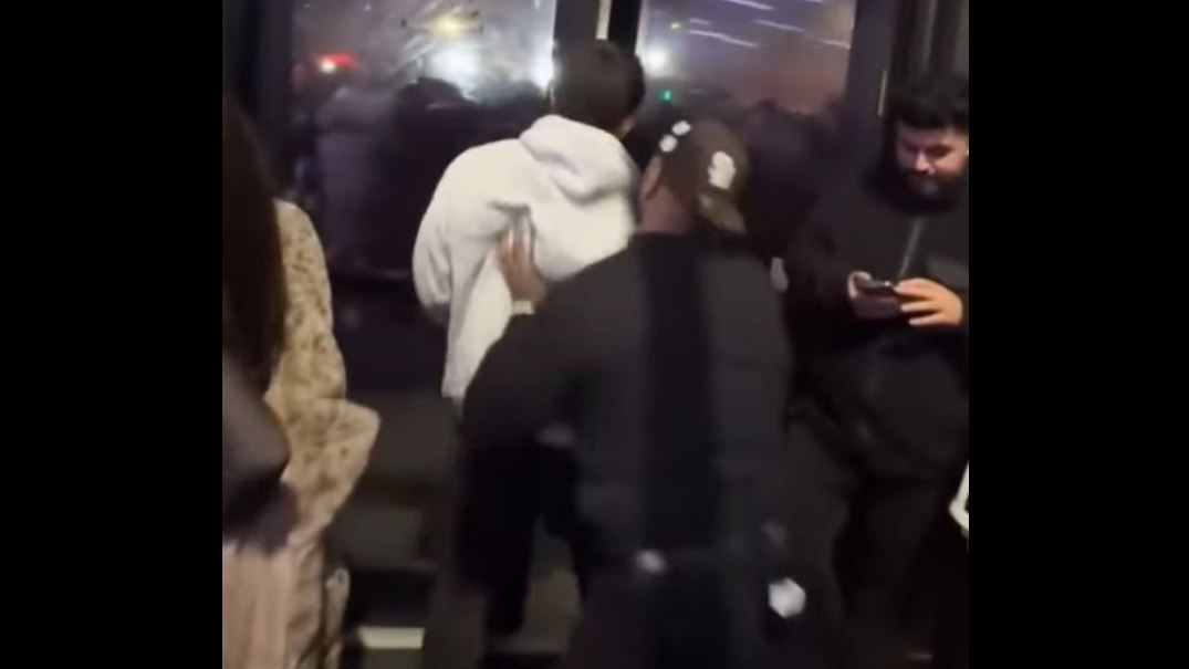 Security guard at Chicago music venue seen shoving guest