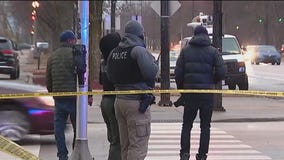 2 teens injured, one critically, after suspect stabs them during fight in Bronzeville