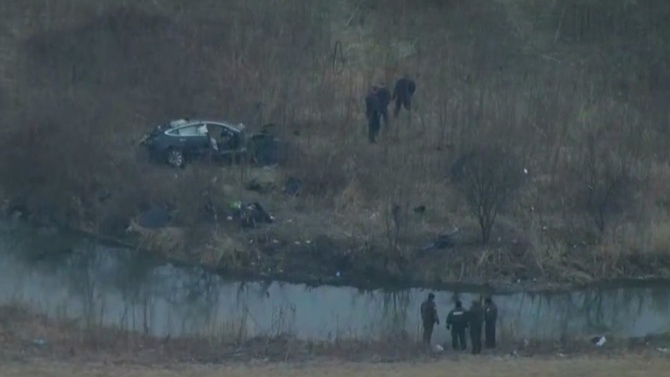 1 person killed after car drives into suburban Chicago retention pond
