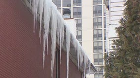 Emergency room visits jump in Chicago amid icy conditions
