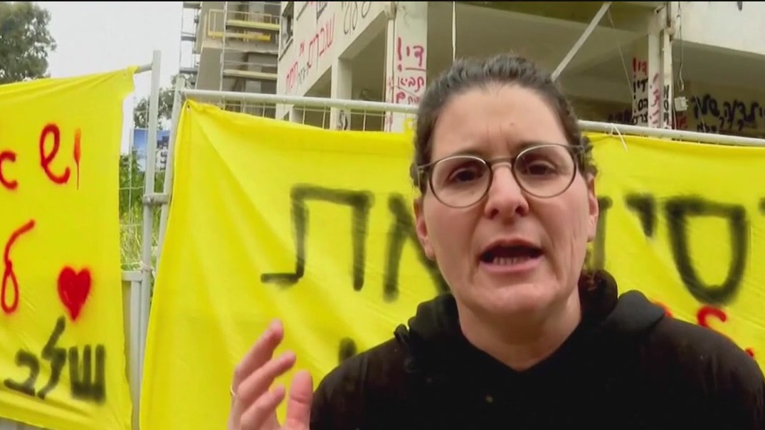 Families of Israeli hostages urge PM Benjamin Netanyahu to extend ceasefire