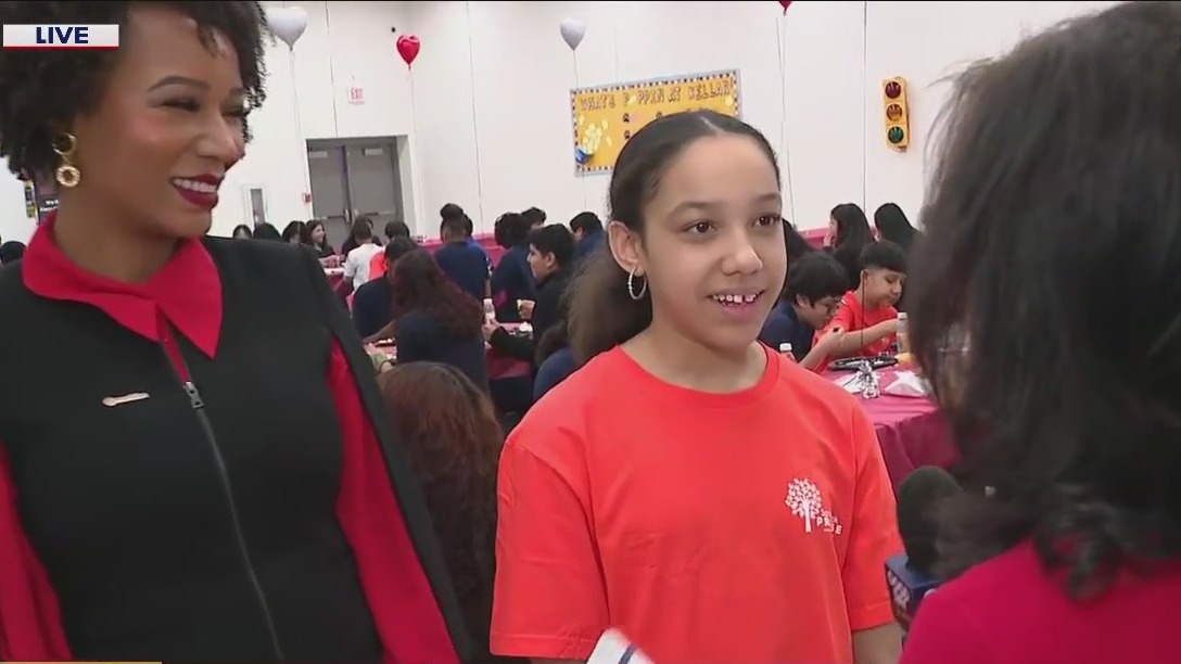 Robbins community celebrates ?No One Eats Alone Day?