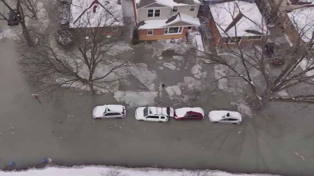 Water main break floods Skokie streets, forcing boil order in surrounding areas
