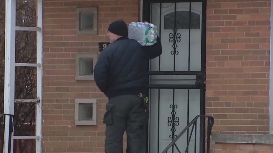 Residents in Chicago's north suburbs in need of water after huge main break