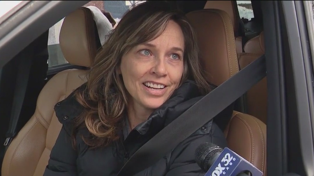 Banning phones in Illinois schools? Parents and students react