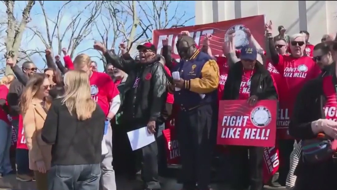 USPS rallies against Trump's possible agency takeover