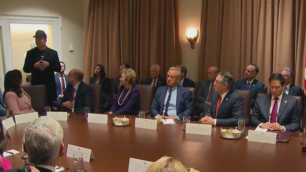 Trump instructs federal agencies to plan for massive layoffs