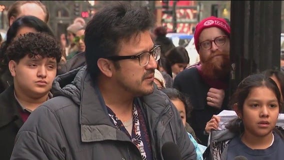 Parents, politicians rally for Acero Schools, condemn ICE raids outside CPS headquarters