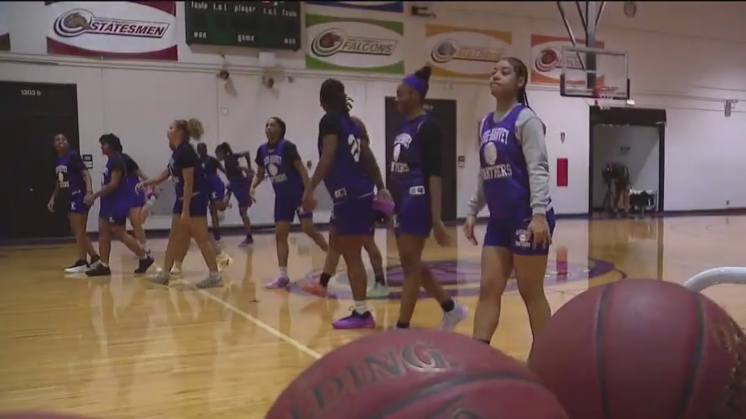 Olive-Harvey Lady Panthers look to finish strong before playoffs