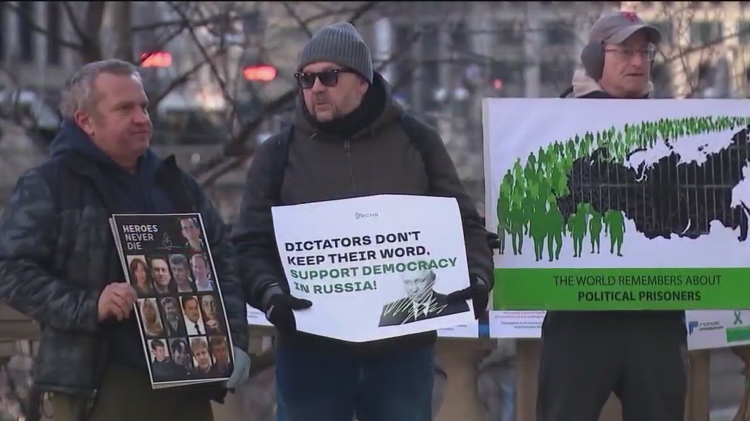 Russians living in Chicago, other U.S. cities protest war in Ukraine