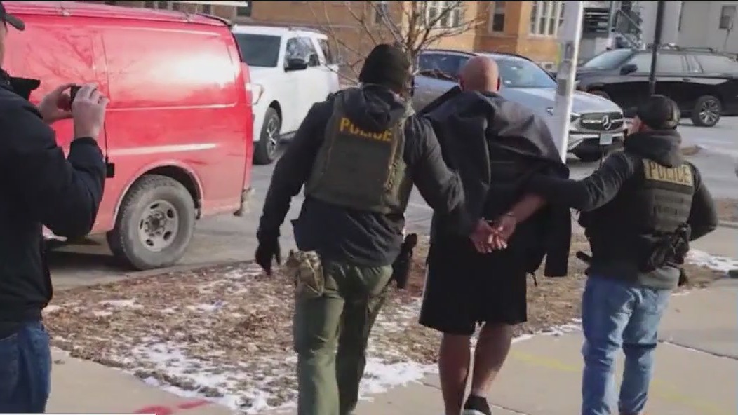 Debate over Chicago's sanctuary policies intensifies as federal lawmakers seek answers