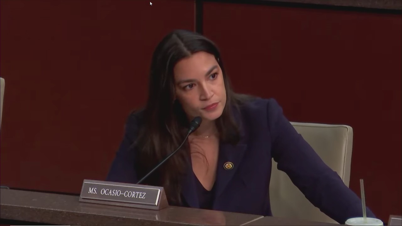 AOC grills NYC mayor on alleged Trump meetings