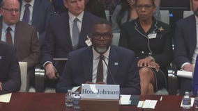 Comer questions Chicago mayor about turning criminals over to ICE