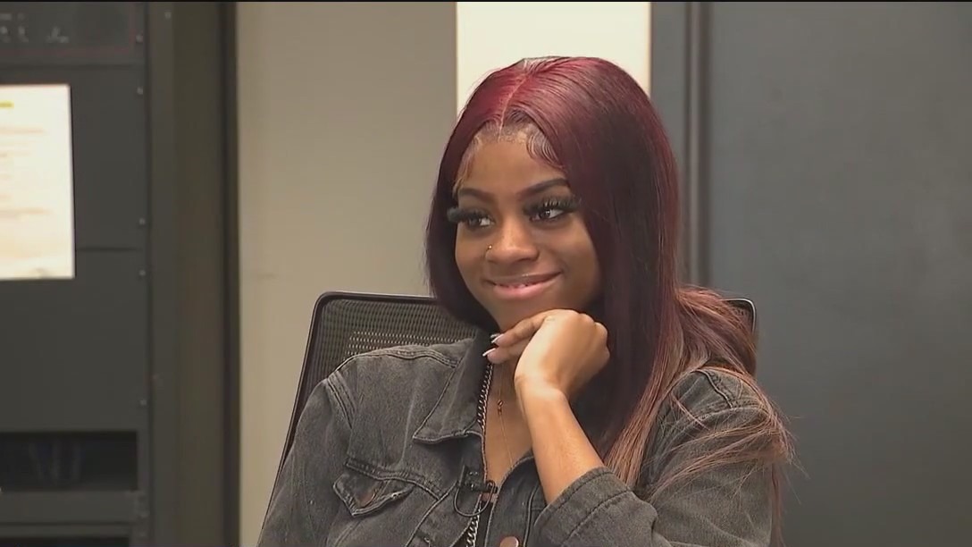 Chicago high schooler's free hairstyles go viral